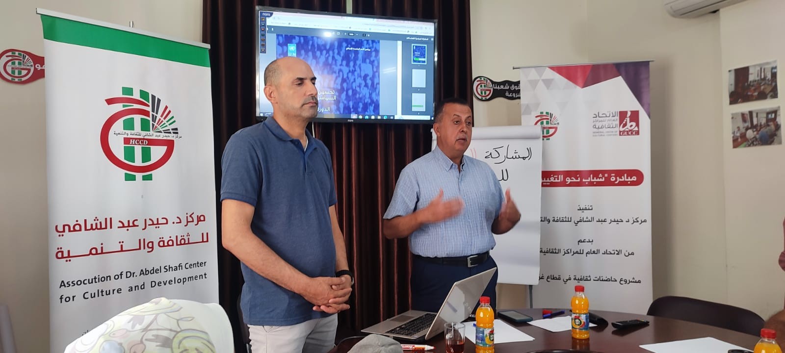 بناء الثقة بين الشباب والمجتمع: تجارب وتحديات
